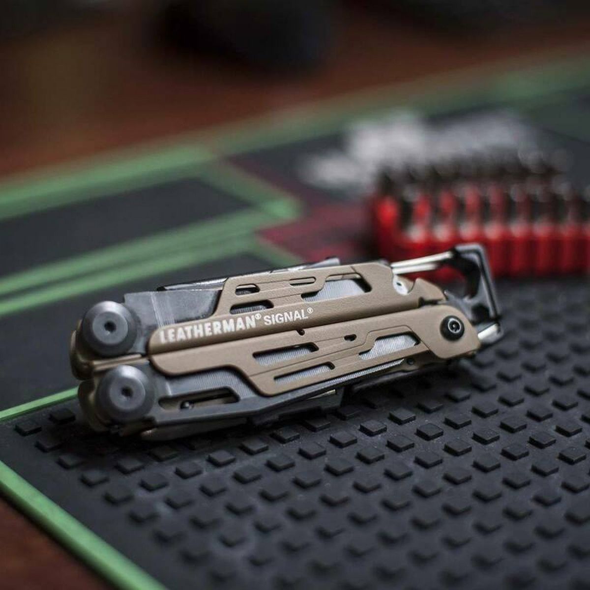 Мультитул SIGNAL Coyote Tan 832404 Leatherman